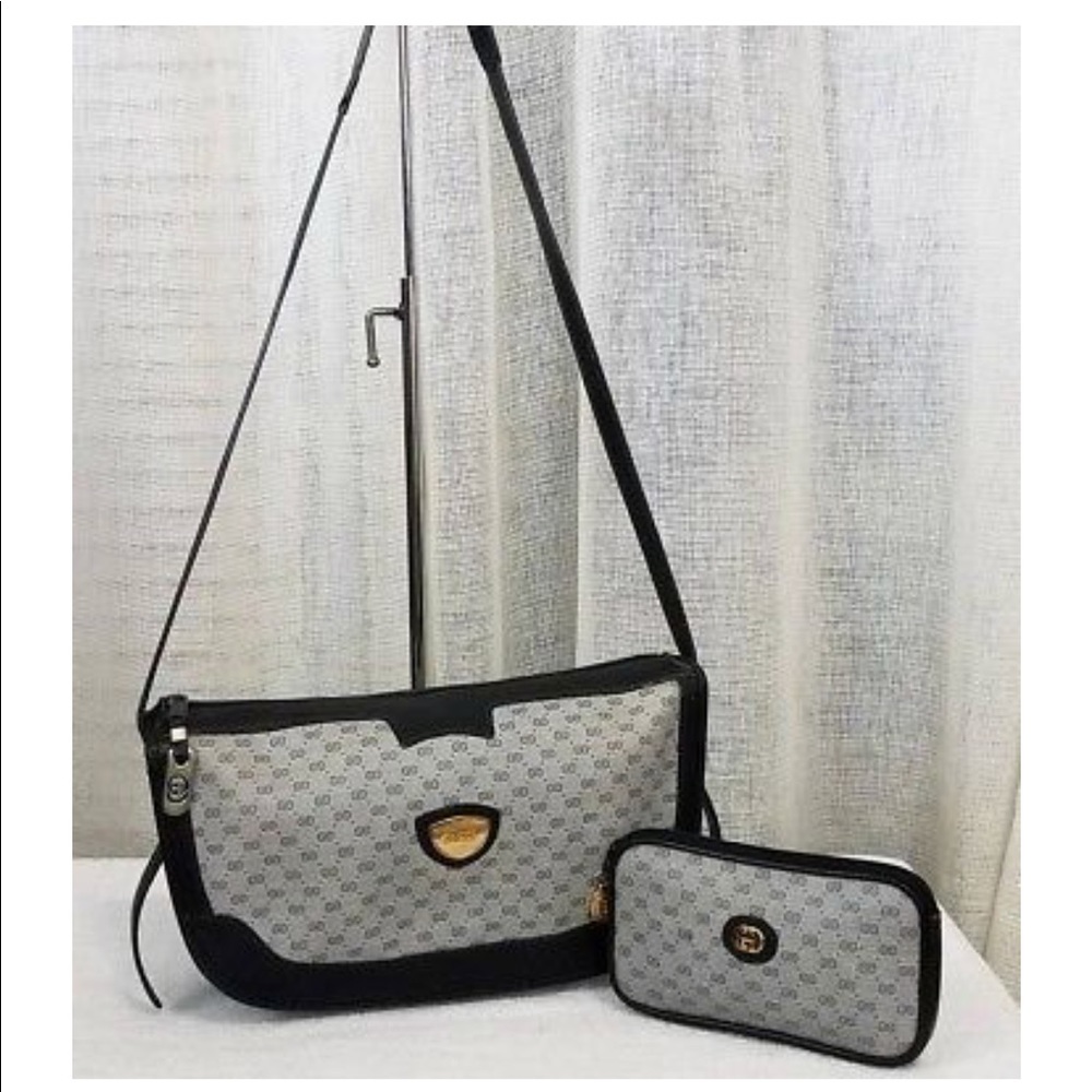 SOLD ❌❌❌Gucci Cross Body with coin purse